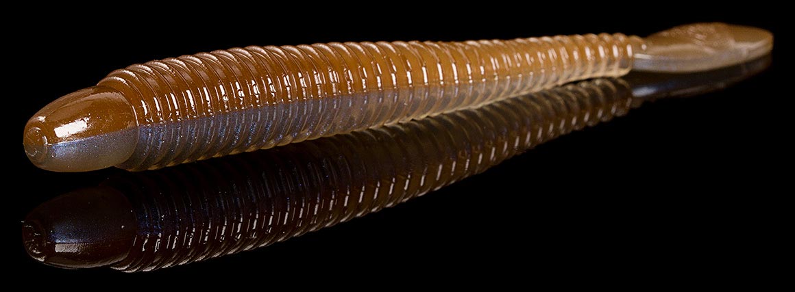 Der Lunker City Ribster kombiniert Eigenschaften wie Haltbarkeit und Lebendigkeit in sich. Der robuste, gerippte Körper verjüngt sich und endet in einem löffelartigen Tail. Die dünne Verbindung und die spezielle Schwanzform lassen ihn selbst in der Schwebephase agil spielen. Mit dem Ribster erschuf Lunker City einen sehr fängigen Gummiwurm, der sich vor allem an Finesse-Rigs auf Barsch und Zander bewährt.